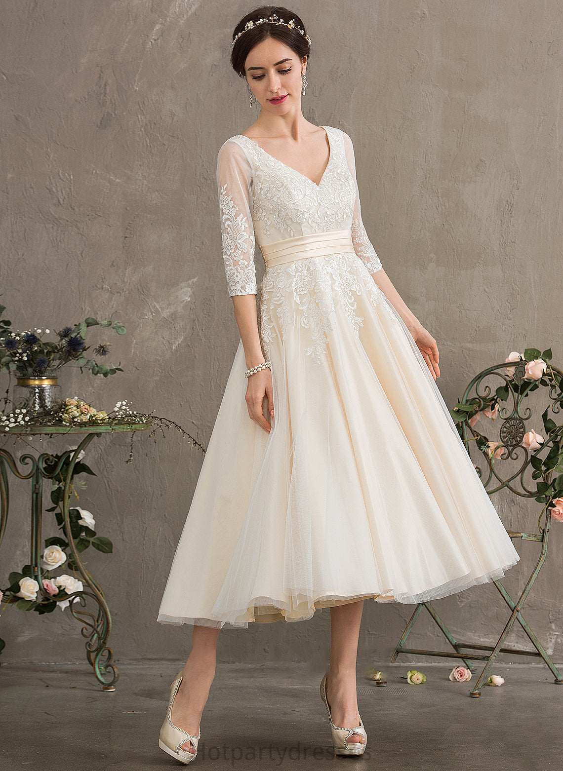 Tulle Sarah Tea-Length Wedding Dresses V-neck Ball-Gown/Princess Wedding Dress