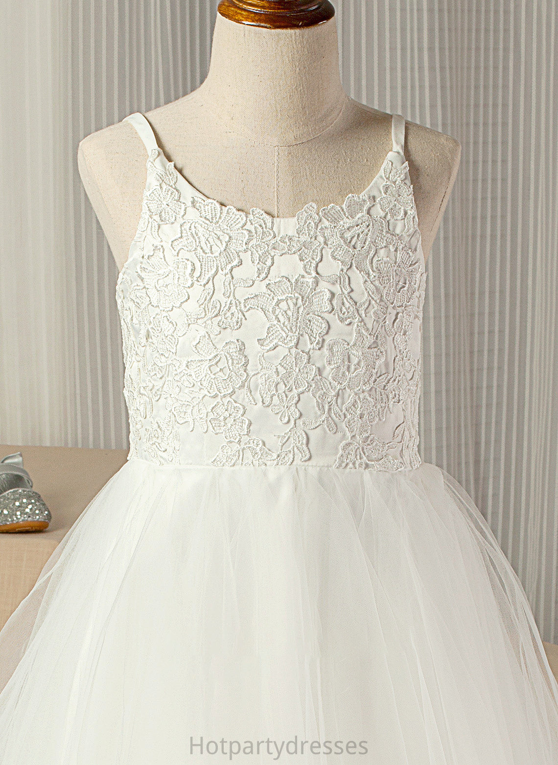 Floor-Length Baylee Lace Neck A-Line Lace Junior Bridesmaid Dresses Tulle Scoop With